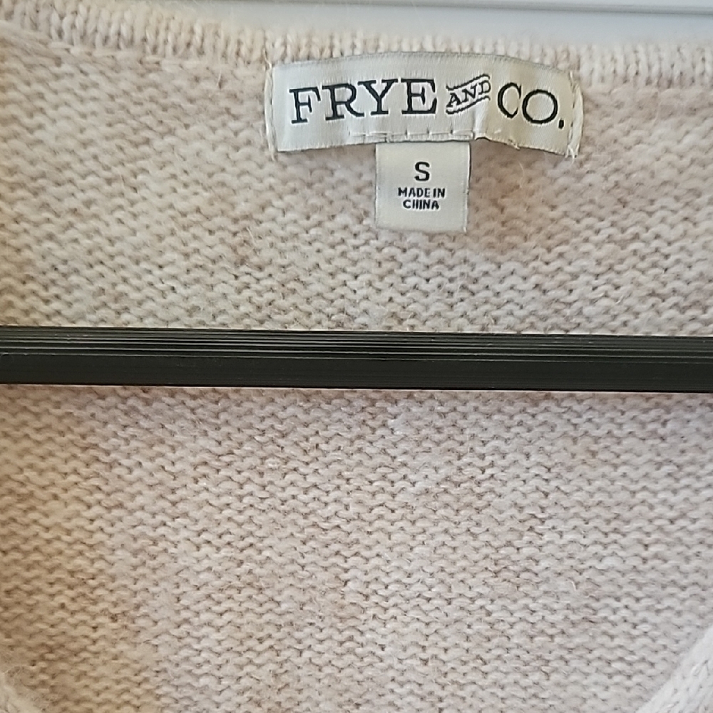 FRYE AND CO. Women's V-Neck Sweater in Cream - Picture 3 of 9